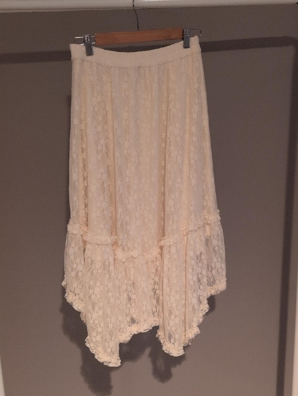 American Eagle Outfitters Lace High-Low Skirt in Cream NWT Size Small